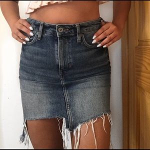 Mid-length High-waisted jean shorts from H&M